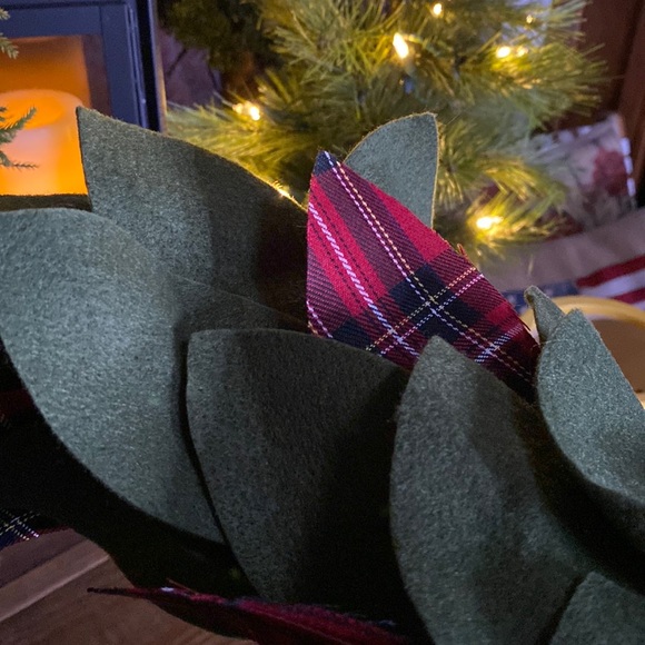 Pottery Barn Kids Whimsical and Festive Plaid Felt Wreath Decor - Picture 5 of 14